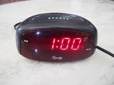 Reloj despertador Equity negro Foto 1 de 4