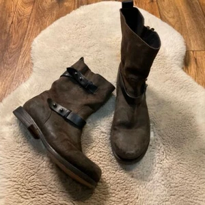 Stivali moto Rag & Bone 40 pelle marrone metà polpaccio tacco basso biker cerati taglia 9 - Foto 1 di 9