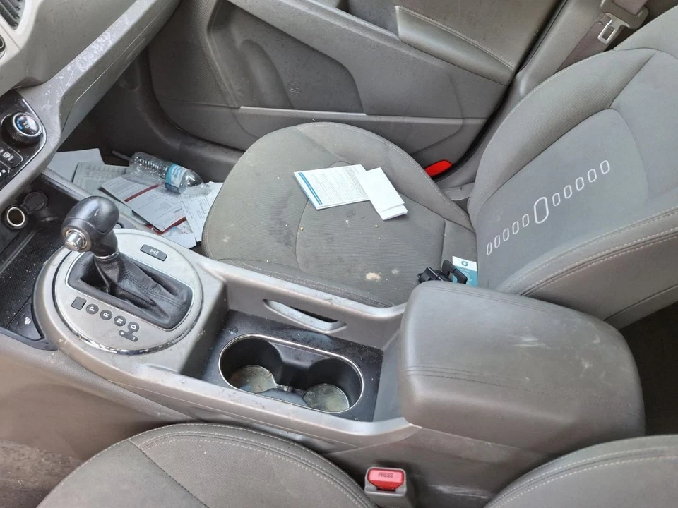 KIA Sportage 2015 reposabrazos consola central gris usado 89000 millas OEM 241-11453 Foto 1 de 1