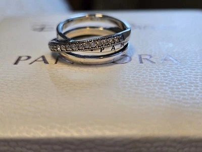 Anillo Pavé Cruzado Triple Banda Plata de Ley Circonitas Cúbicas Pandora Talla 8 Foto 1 de 4