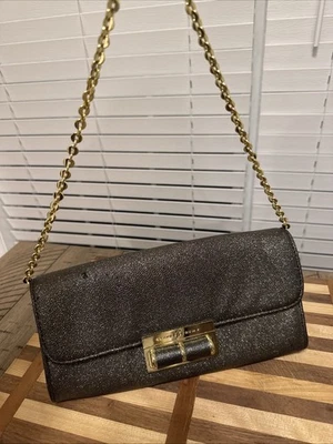 Bolso sin asas Ivanka Trump gris metálico noche cóctel cartera con correa de cadena dorada Foto 1 de 4