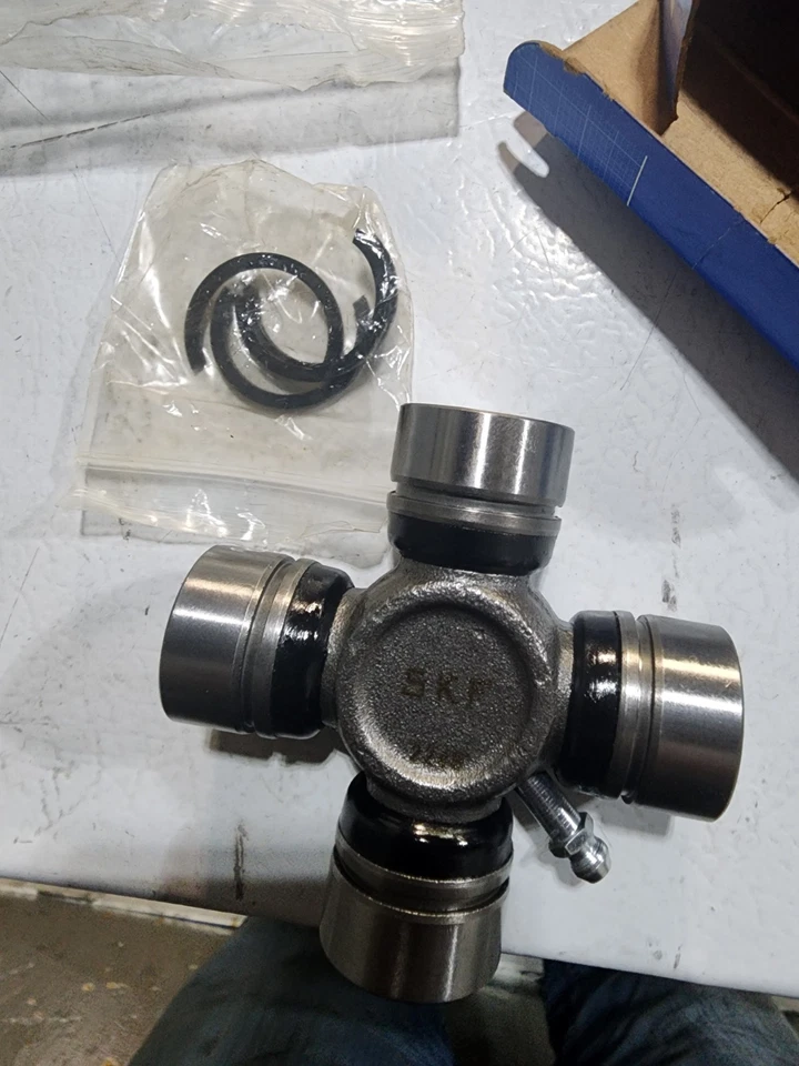 Junta universal del eje de transmisión SKF UJ393 para Nissan Ujoint Foto 1 de 3