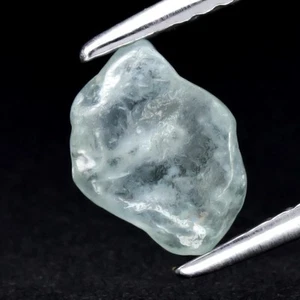 Saphir d’Auvergne vert bleuté brut clair 8 x 6,2 mm 1,06 carats - Imagen 1 de 1