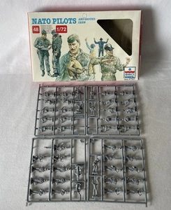 47 de 48 Figuras de Plástico de Colección Esci 243 OTAN Pilotos y Tripulación de Tierra Escala 1:72 - Imagen 1 de 10