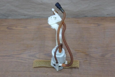 Harley Davidson Road King Police 2011 bomba de combustible FLHPI probada buena 75076-08A  Foto 1 de 4