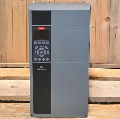 Frequenzumrichter Danfoss FC-102P1K1T4E55 Frequency Converter 1,1kW 3A unbenutzt - Bild 1 von 4