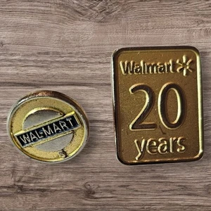 2 Vintage Walmart Sams Mitarbeiter Hut Anstecknadeln 20 5 Jahre Dienst Semi Selten - Bild 1 von 5