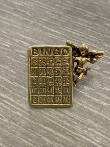 Tarjeta de Bingo Ángel Solapa Sombrero Prendedor Tono Dorado Buena Suerte Joyería - Imagen 1 de 6