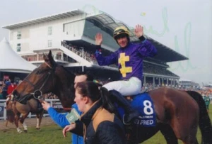 FOTO 6X4 FIRMADA A MANO POR DAVY RUSSELL CARRERAS DE CABALLOS AUTÓGRAFO - Imagen 1 de 1