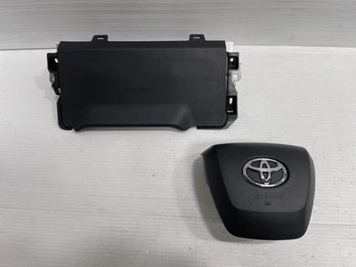 ✅ 2021-2023 TOYOTA SIENNA STEERING WHEEL AND DRIVER KNEE AIRBAG OEM✅ - Image 1 of 4