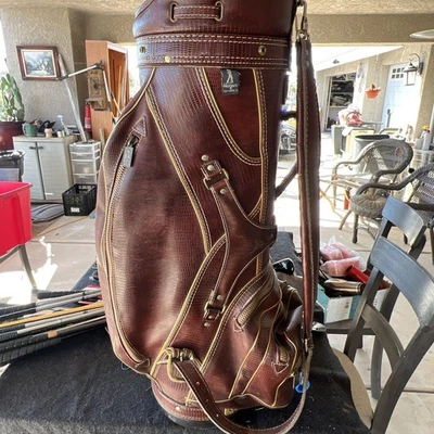 Bolsa de palos de golf vintage de cuero Ben Hogan marrón 5 bolsillos. AMF Foto 1 de 4