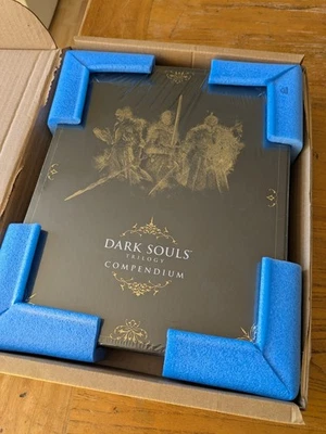 Dark Souls Trilogy Compendium 25th Anniversary Edition - Future Press - Bild 1 von 4