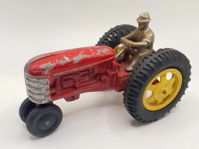 Tractor agrícola Hubley rojo vintage con controlador de hierro fundido Foto 1 de 4