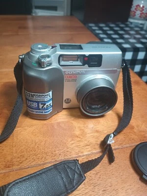 Olympus Digital Camera Camedia C-3020 Zoom 3.2MP Silver No Memory Card - Image 1 of 4