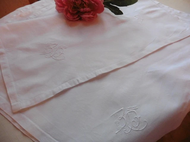 8 ANCIENNES SERVIETTES DE TABLE COTON BLANC"BD"COURONNE MAIN 54X48 CM - Photo 1/4