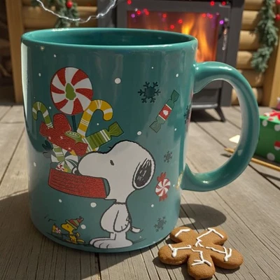 Peanuts Snoopy Woodstock Weihnachten rot Kaffeebecher - Bild 1 von 4