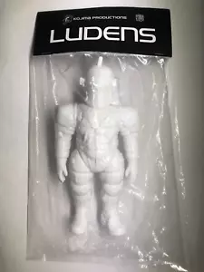 Figura Sofvi LUDENS Blanco Vinilo Suave TGS2023 Limited Kojima Productions Oficial - Imagen 1 de 9