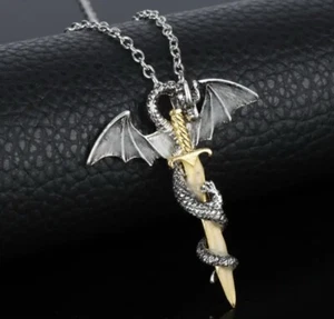 Collar y colgante dragón brilla en la oscuridad espada dorada en caja regalo joyería - Imagen 1 de 11