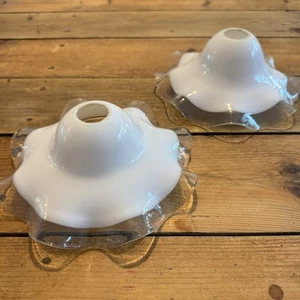 Vintage Lampenschirme aus weißem Glas 2 Stück geriffelt - Bild 1 von 8