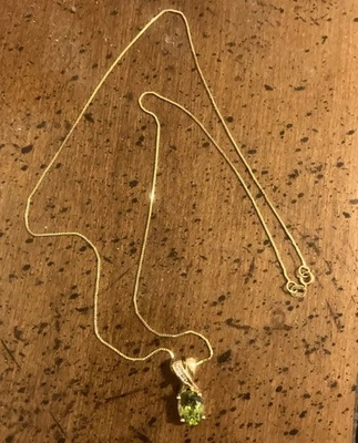 "Colgante de diamantes y peridoto ovalado de oro amarillo de 14k con cadena de 17,5"" ~ ¡Precioso! Foto 1 de 4