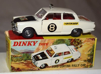 Dinky No. Vintage Coche de rally Ford Cortina 212 #8 en caja original - diecast Foto 1 de 4