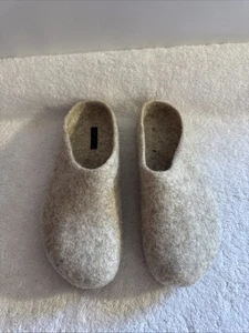 NEW Magicfelt Slippers size 38 Sz 7 Women’s Beige Wool - Picture 1 of 5