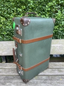 Rare Globe-trotter 2 Wheel Medium Check-in Suitcase Harrods Buckingham Green - Picture 1 of 22