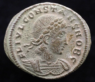 Monedas Imperiales Romanas Constantes Bronce AE 16 Dos Soldados, Una Estándar 336-337 AD. Foto 1 de 4