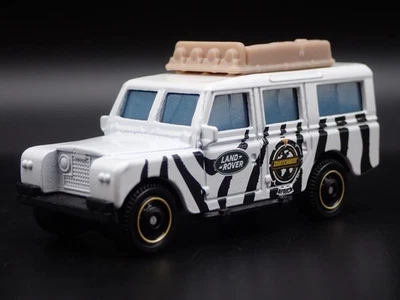 1961-1971 Land Rover Gen II Safari Bianco 1/64 Diorama Scala Modellino Auto - Immagine 1 di 4