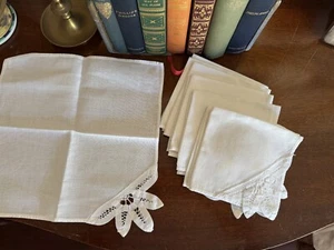 Set of 8 Vintage White lace Corner Detail Cotton Cocktail, Tea napkins 11" - Picture 1 of 2