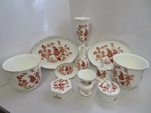 A collection of Wedgwood Golden Cockerel pattern Vases, Dishes etc in bone china - Picture 1 of 16