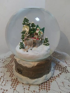 Hallmark Santa And Reindeer Music Snowglobe. Beautiful - Picture 1 of 12