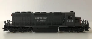 AHM SD-40 w/ Fly Wheel 5030-06 S.P. Southern Pacific 8444 HO Train Locomotive - Picture 1 of 12
