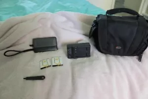 Sony TX20 Camera with charger 2 batteries and bag zoom does not work - Picture 1 of 5