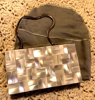 复古 20 世纪 50 年代 Mother Of Pearl Minaudière 风格晚装包带原装Ansico贴纸 — 第 1/4 张图片