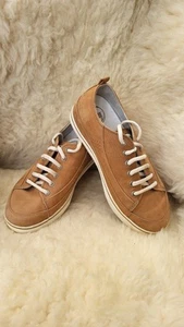 Fitflop Wobbleboard Trainer (style #114/117) size 4 UK in Cafe Latte suede - Picture 1 of 9