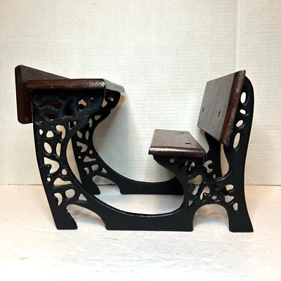 American Girl Doll Pleasant Co. Samantha Escritorio Escolar Madera Hierro Juguete Retirado Foto 1 de 4