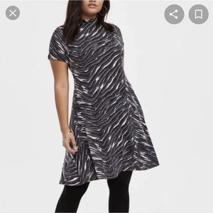 NWT Torrid soft zebra short sleeve mockneck aline keyhole back dress - Picture 1 of 6