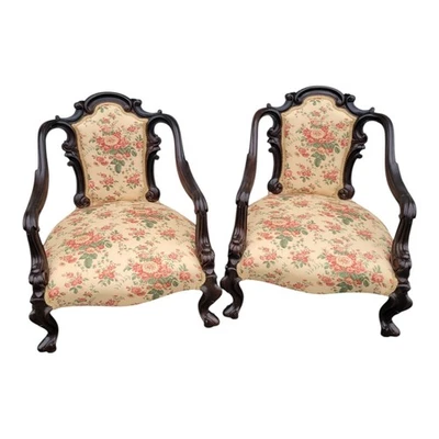 Par de sillas de dormitorio alemanas de nogal del siglo XIX tapizadas florales restauradas Foto 1 de 4