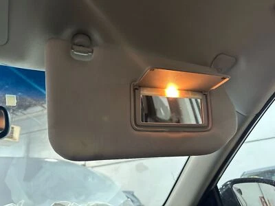 Parasol derecho usado se adapta a: Nissan Pathfinder 2016 iluminado grado A derecho Foto 1 de 4