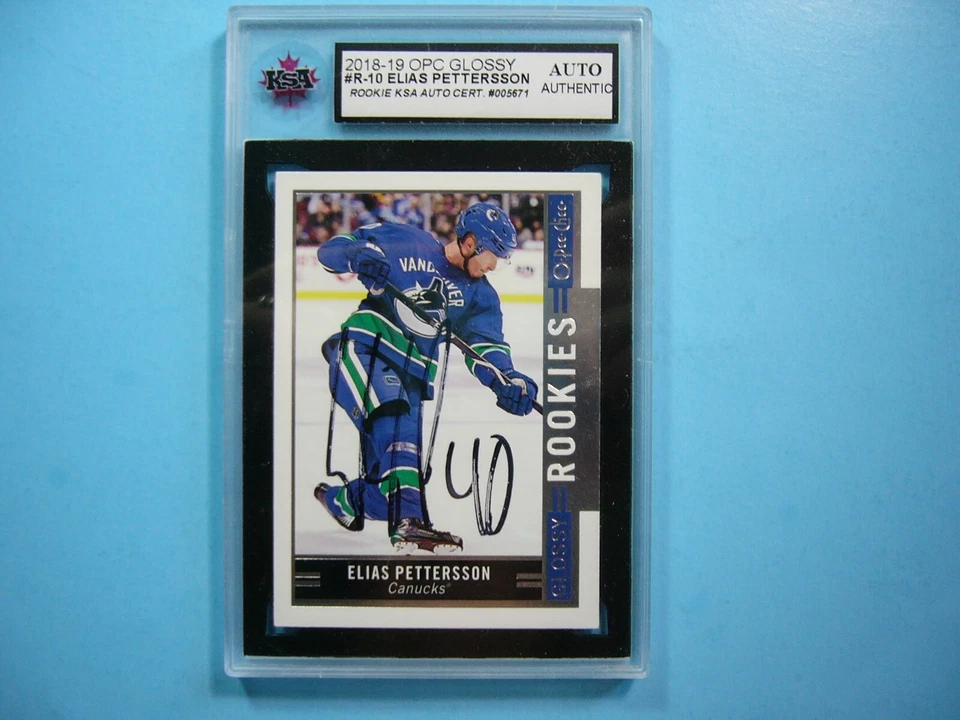 2018/19 O-PEE-CHEE GLOSSY CARD #R-10 ELIAS PETTERSSON ROOKIE AUTO KSA 9.5 OPC AG - Image 1 of 3