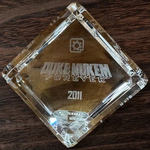 Rare Gearbox Software Duke Nukem Forever 2011 Crystal Award Staff Paperweight - Bild 1 von 7