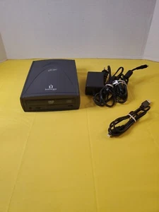 Iomega CD/RW DVD-ROM Writer with AC Adapter And USB Cord - Photo 1/7