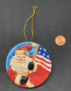 HERMOSA DECORACIÓN ÁRBOL DE NAVIDAD ADORNO SANTA CON BANDERA DE EE. UU. - Imagen 1 de 2