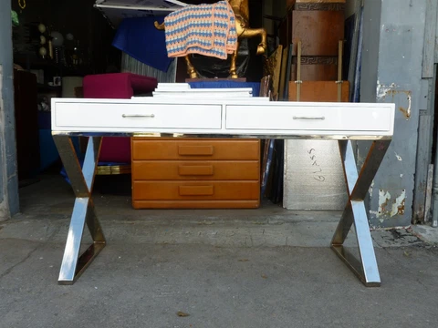 WHITE LACQUER CONSOLE TABLE WITH CHROMED STEEL X STRETCHER BASE Cover