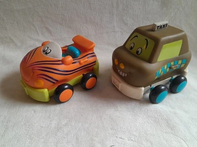 B. Toys Wheeee-Is! Vehículos de goma gruesa retroceso taxi y naranja coche juguete para niños pequeños Foto 1 de 4