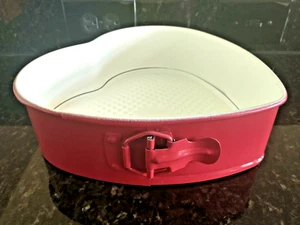 Vintage Nordic Ware rosso bianco antiaderente a forma di cuore a molla 9"/12 tazze padella - Foto 1 di 7