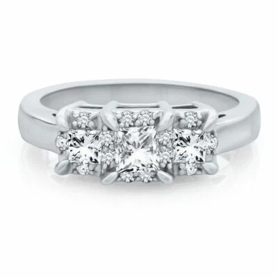 Anillo de tres piedras de diamantes naturales talla princesa de 1 quilate para mujer en oro blanco de 14K Foto 1 de 4