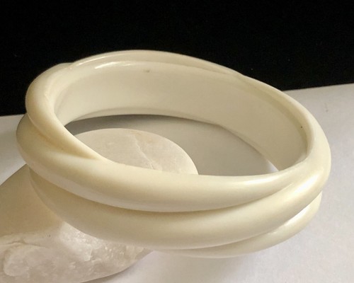 OFF WHITE Bracciale ondulato retrò panna bianco sporco plastica