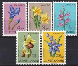 Luxembourg 1976 Yvert 886/90 Caritas Flowers MNH VF - Picture 1 of 1